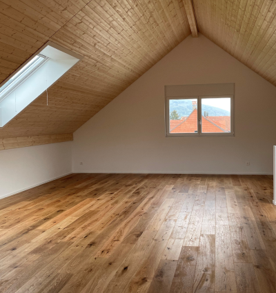 Badezimmer mit schwarzem Design